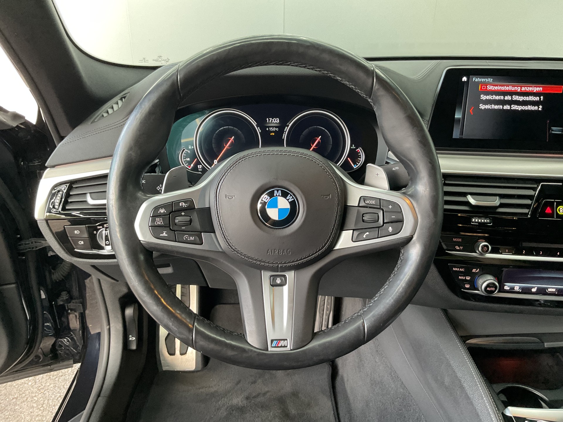 BMW 540i xDrive Steptronic-image-12