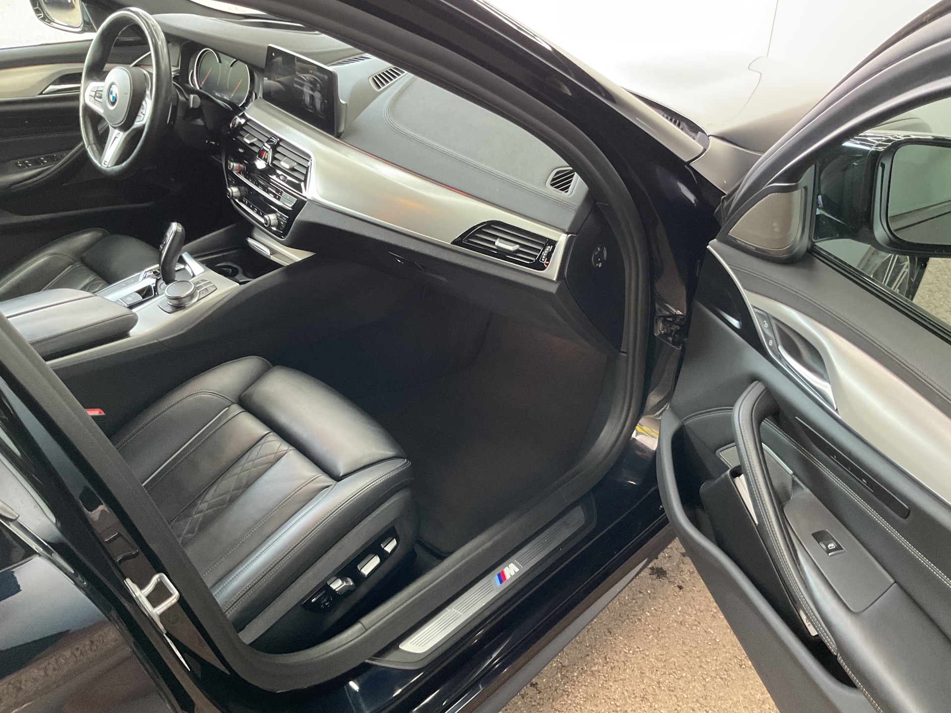 BMW 540i xDrive Steptronic-image-8