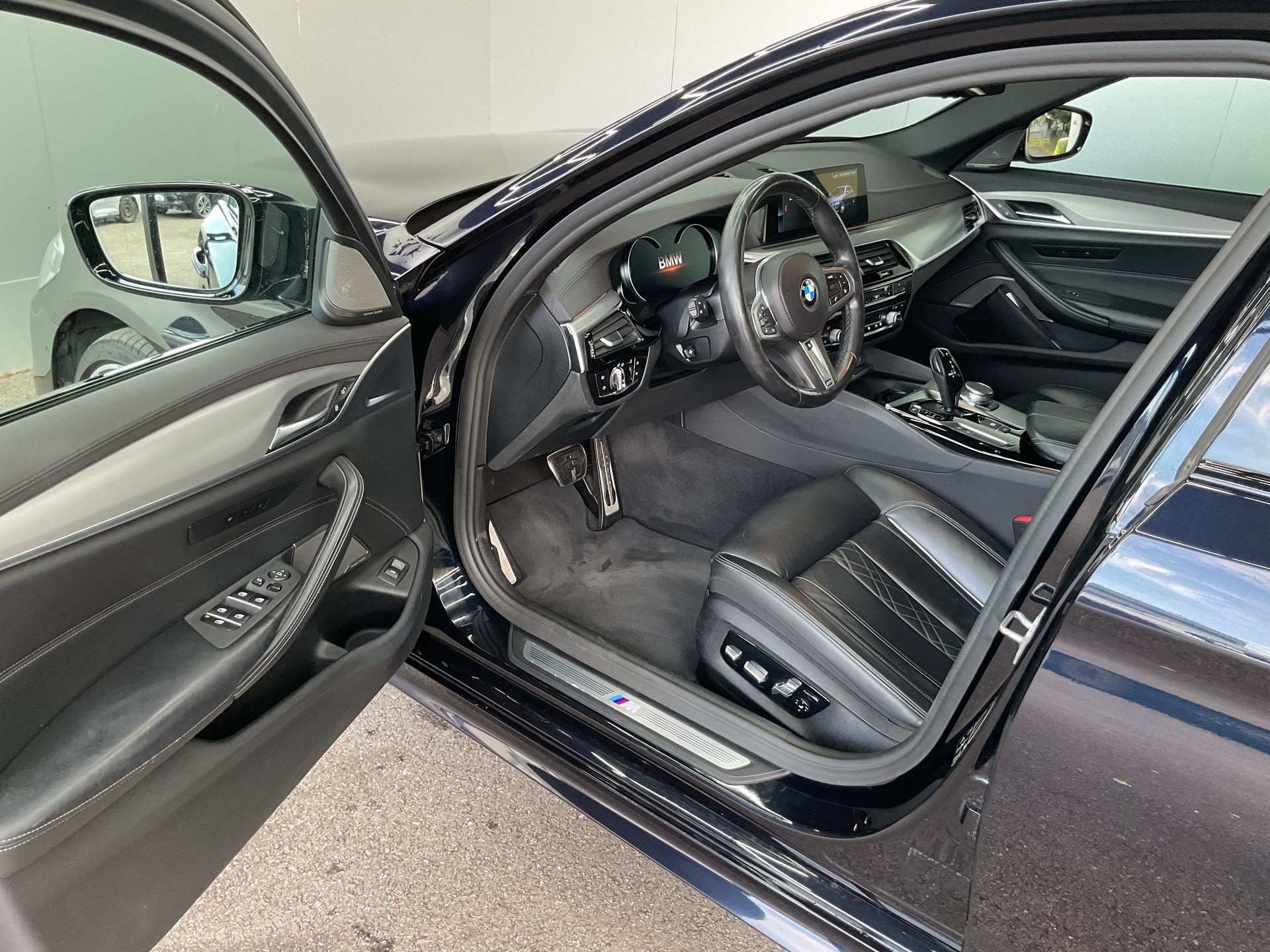 BMW 540i xDrive Steptronic-image-6