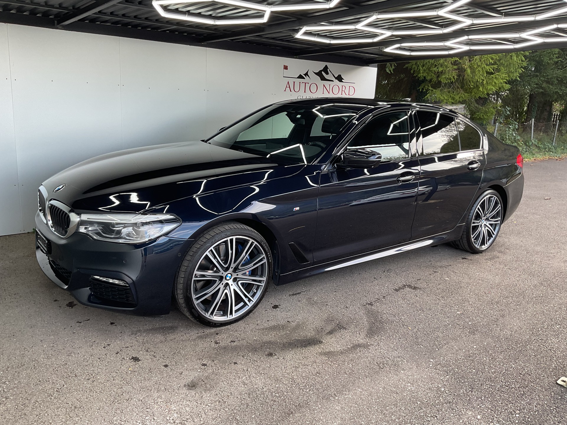 BMW 540i xDrive Steptronic-image-2