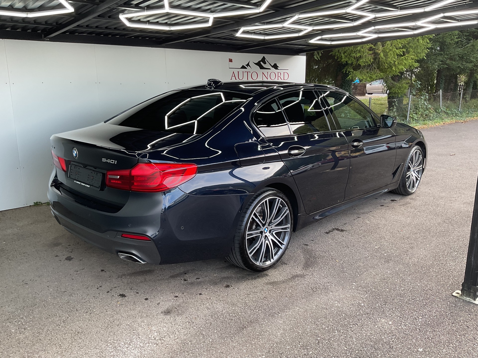 BMW 540i xDrive Steptronic-image-5