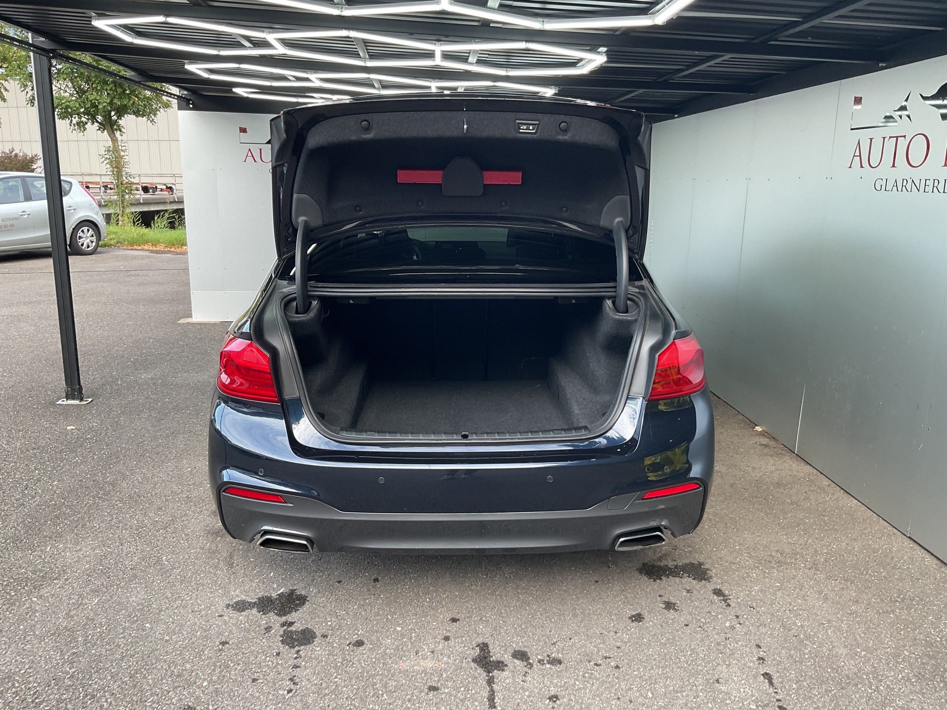 BMW 540i xDrive Steptronic-image-13