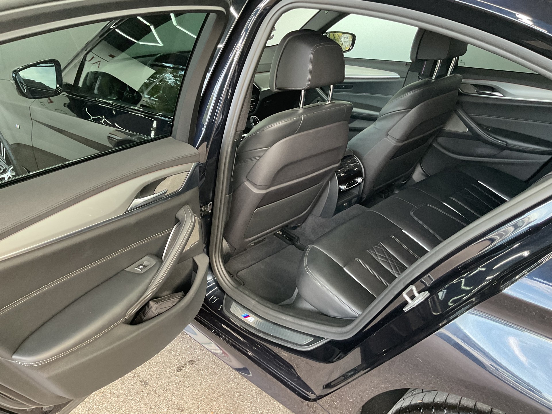 BMW 540i xDrive Steptronic-image-7