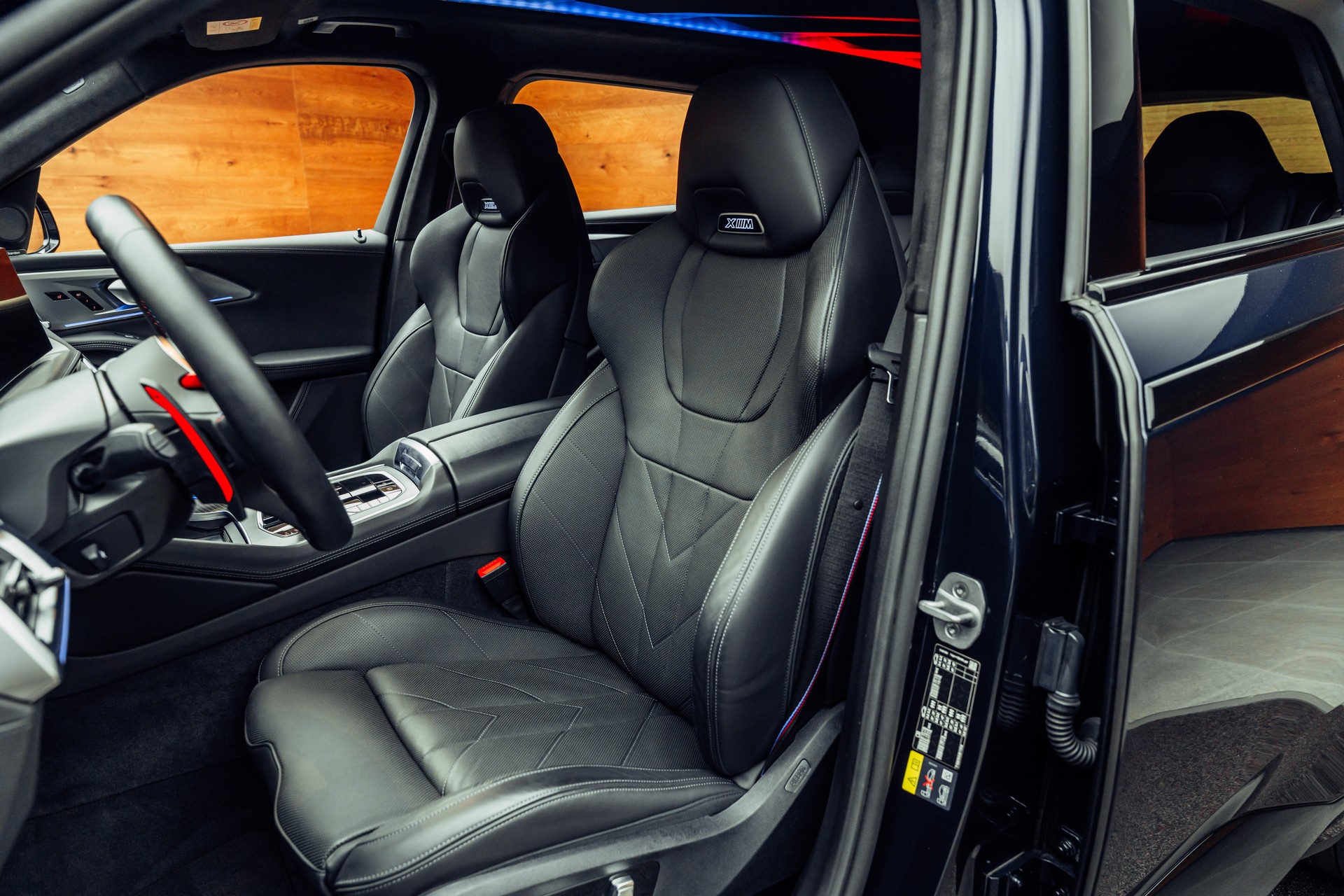 BMW XM xDrive 50e PHEV Steptronic-image-5