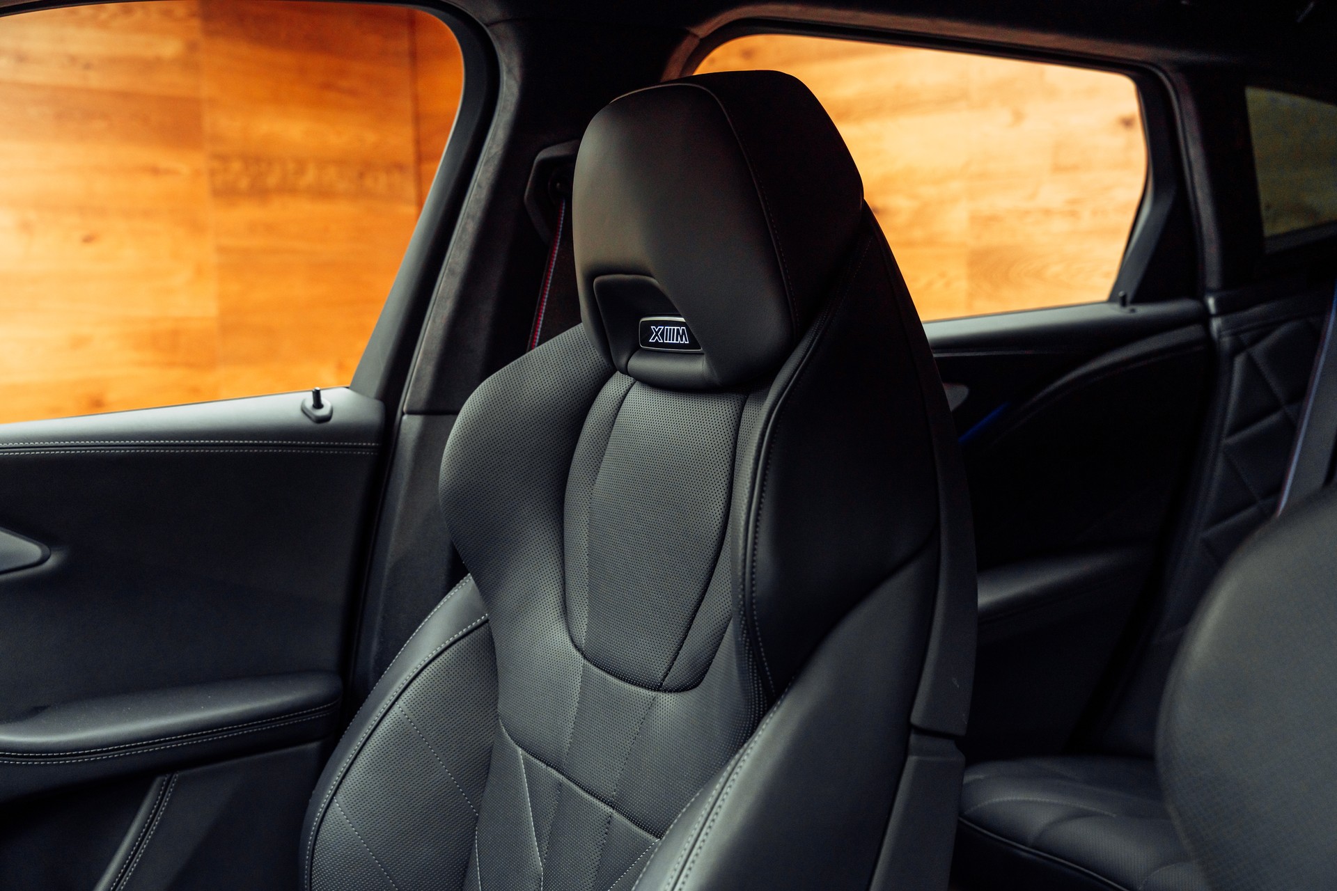 BMW XM xDrive 50e PHEV Steptronic-image-6