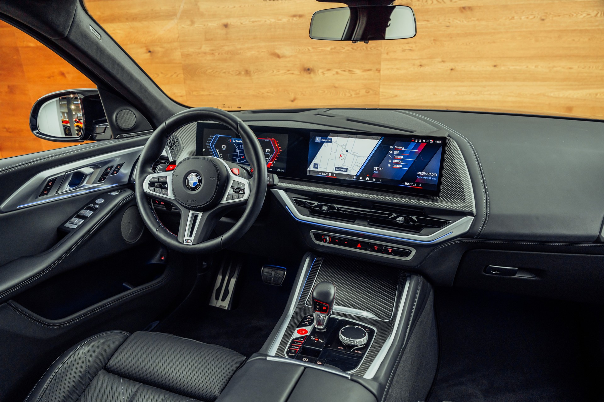 BMW XM xDrive 50e PHEV Steptronic-image-13