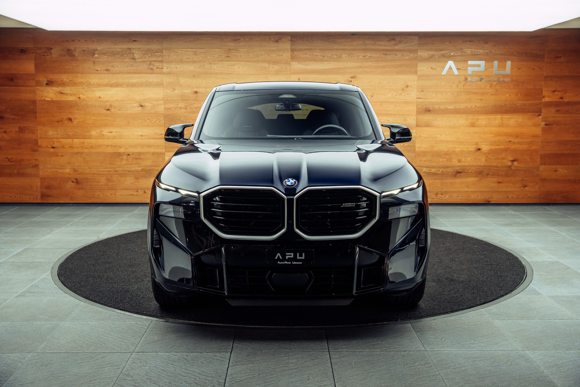 BMW XM xDrive 50e PHEV Steptronic-image-18