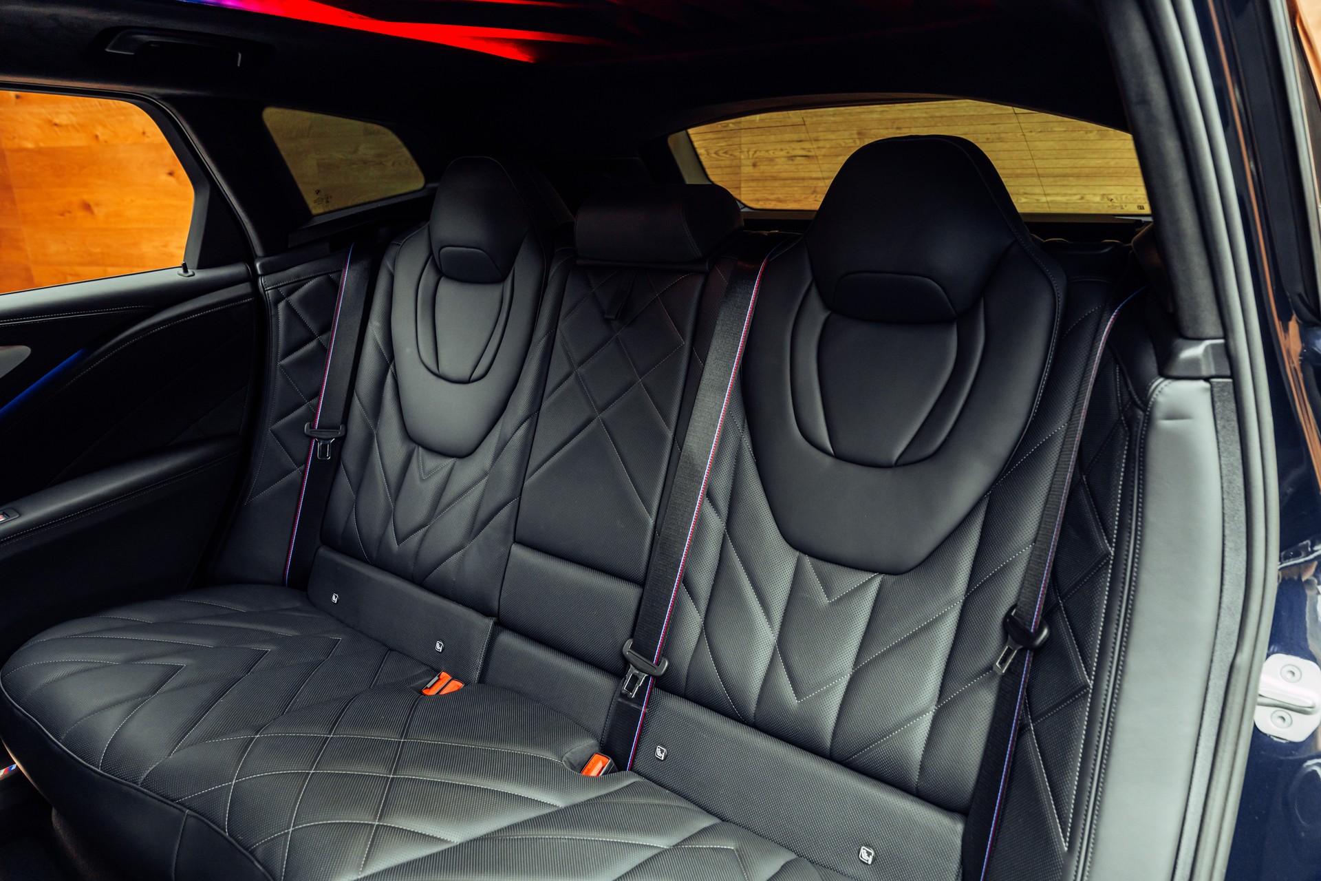 BMW XM xDrive 50e PHEV Steptronic-image-7