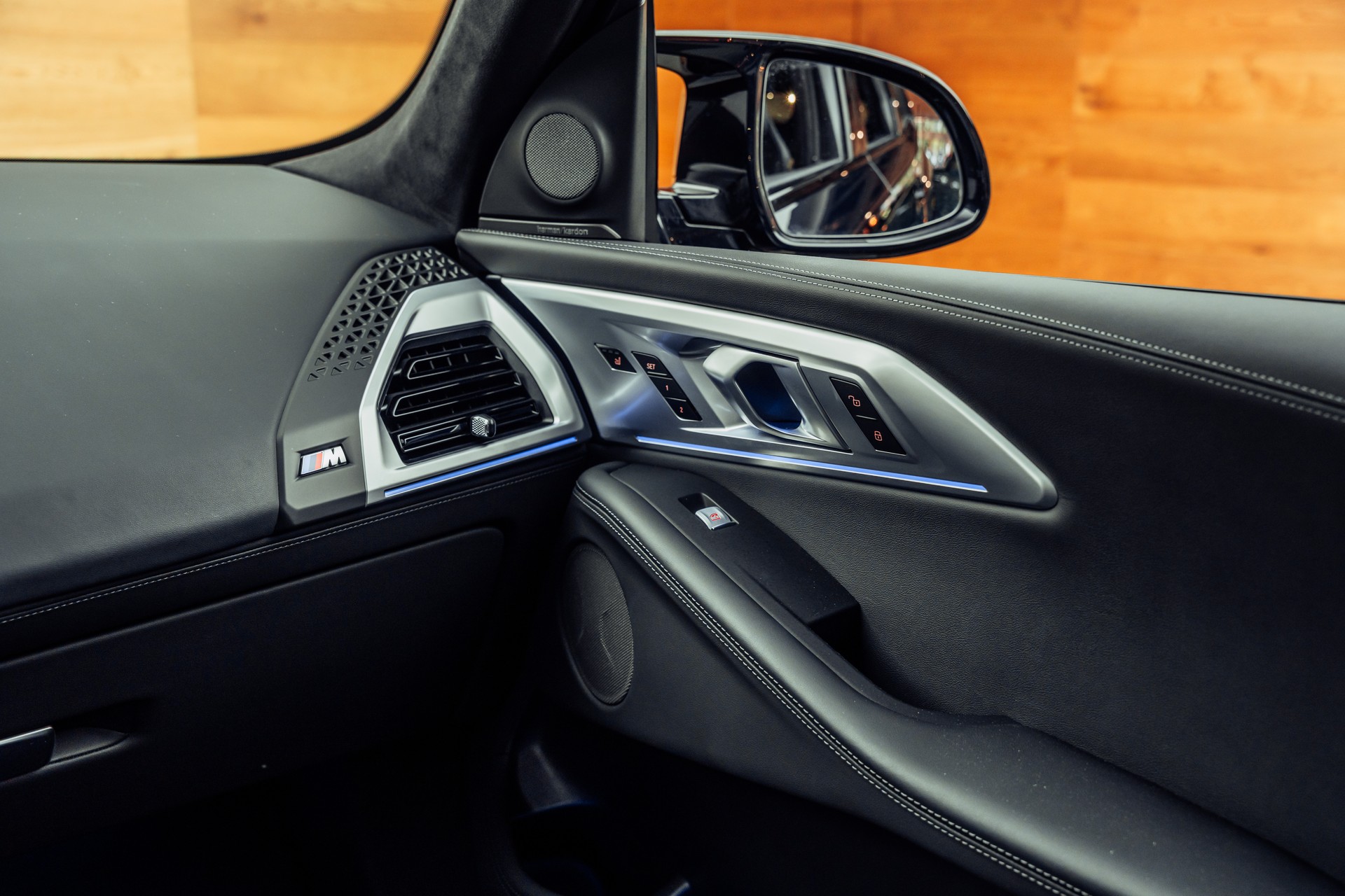 BMW XM xDrive 50e PHEV Steptronic-image-10