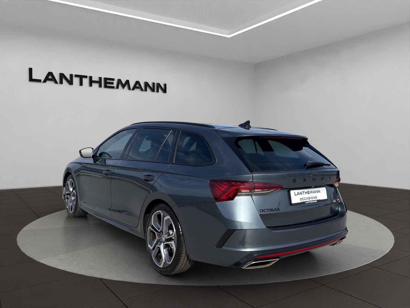 SKODA Octavia Combi 2.0 TDI DSG RS 4x4-image-2