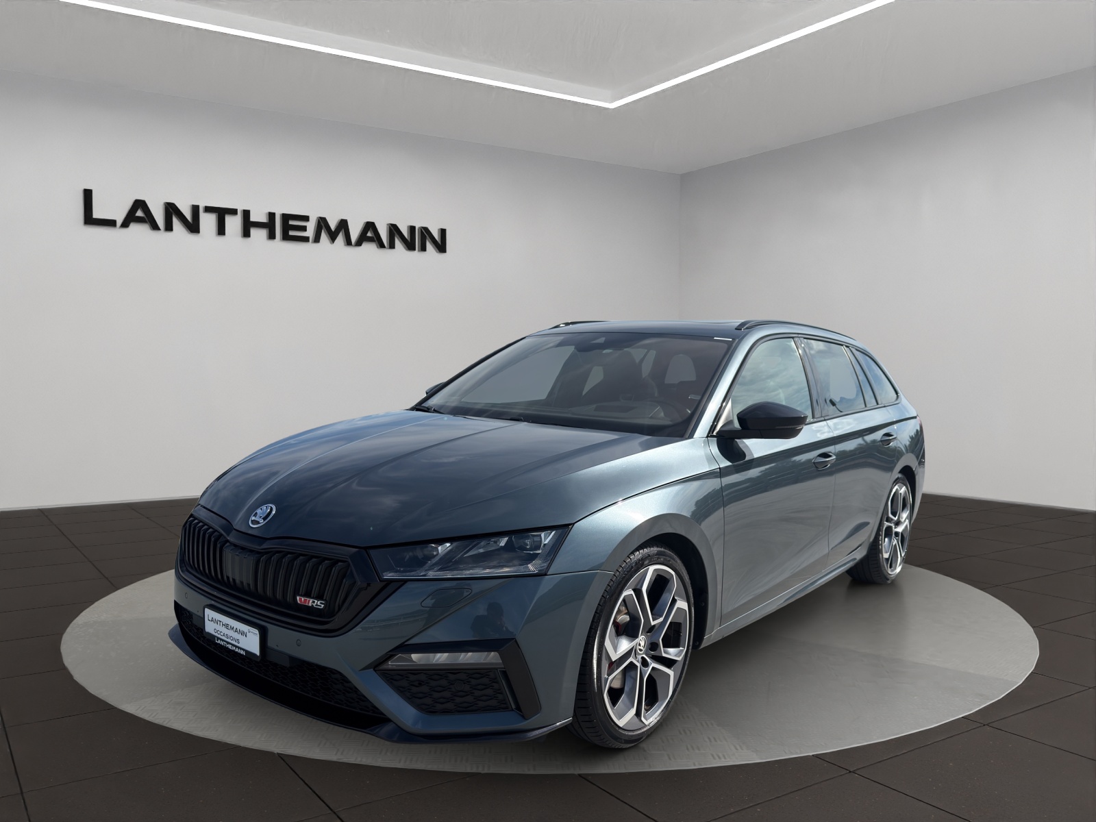 SKODA Octavia Combi 2.0 TDI DSG RS 4x4-image-0