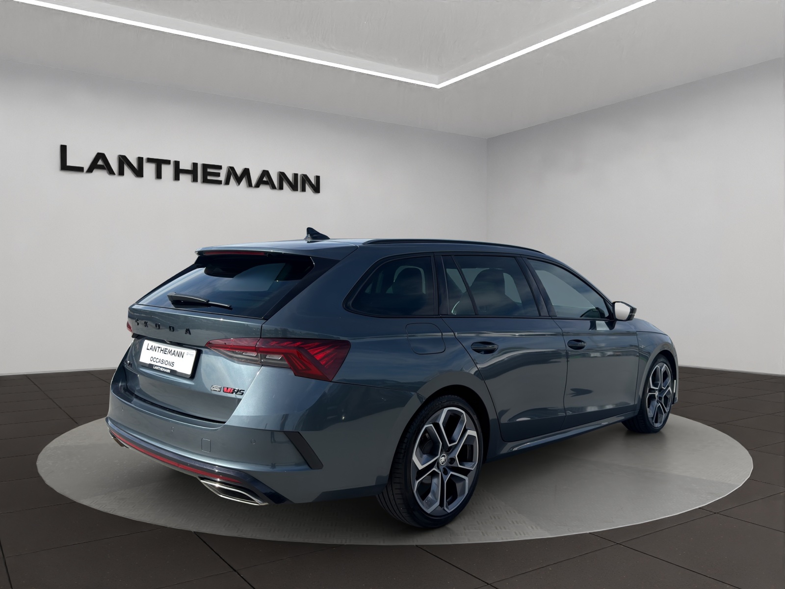 SKODA Octavia Combi 2.0 TDI DSG RS 4x4-image-4
