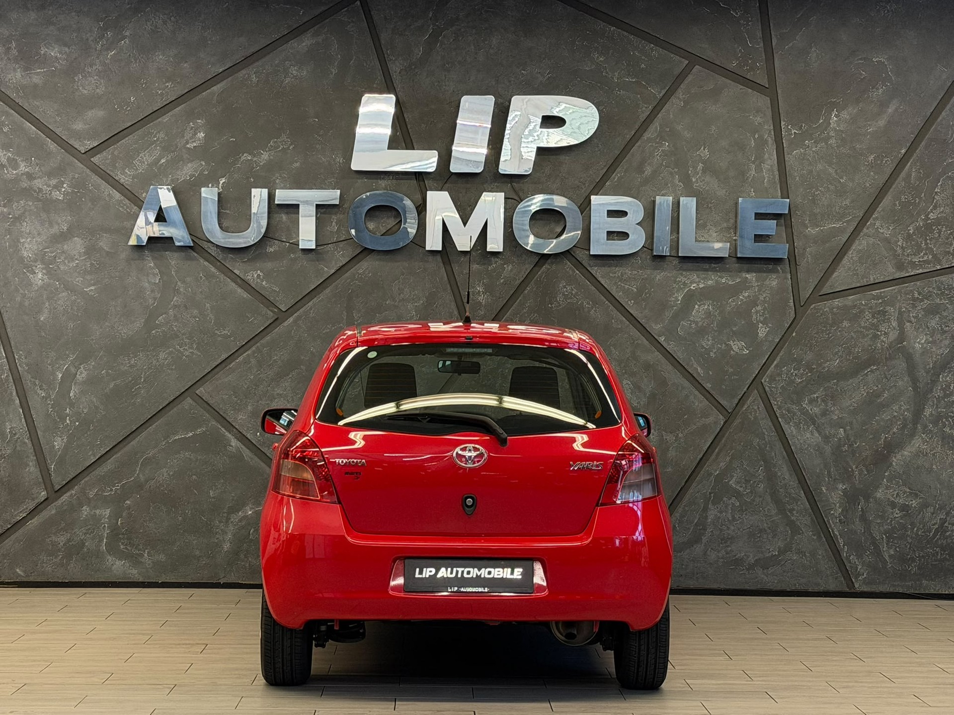 TOYOTA Yaris 1.3 Linea Sol-image-6