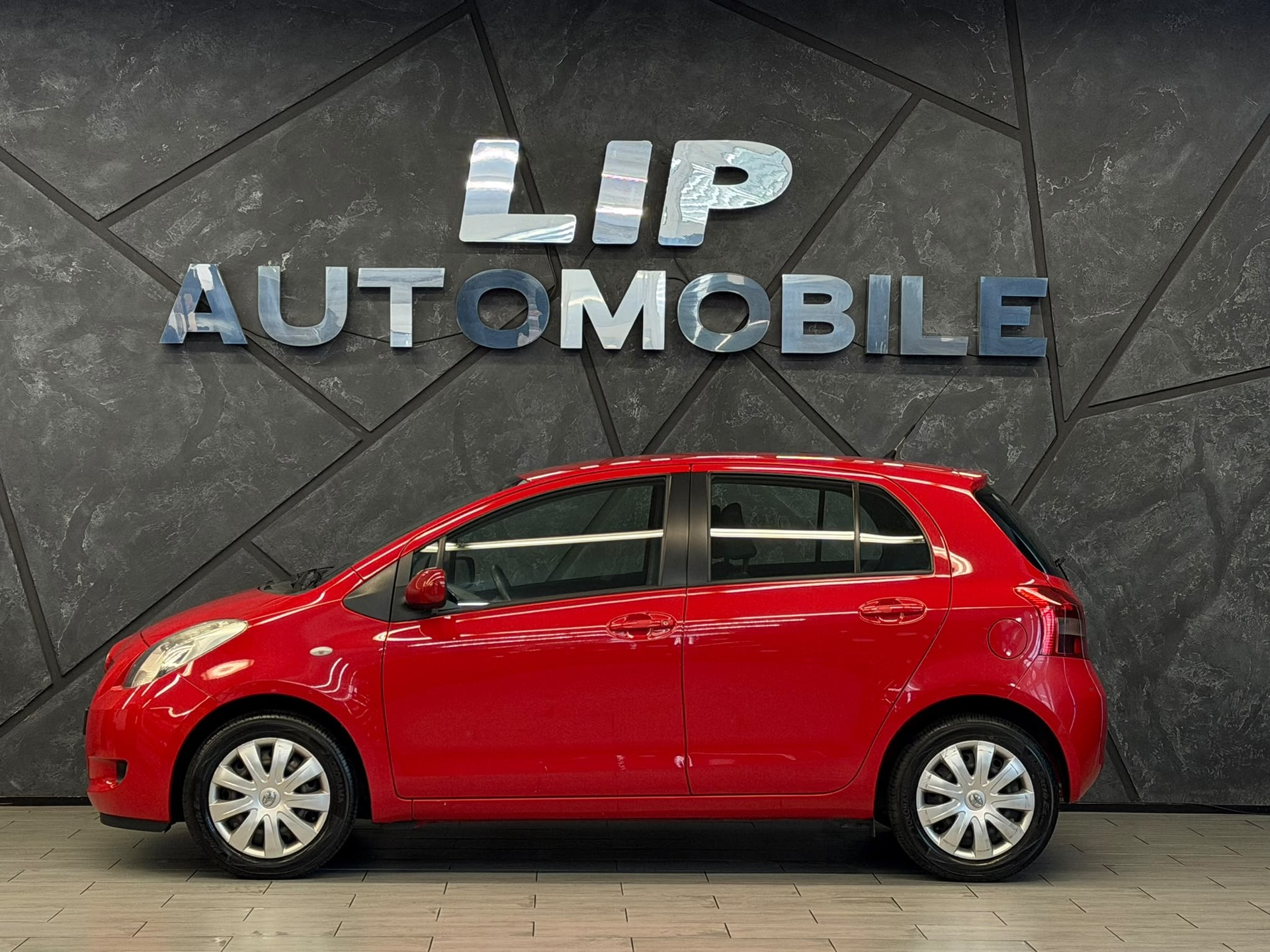 TOYOTA Yaris 1.3 Linea Sol-image-3