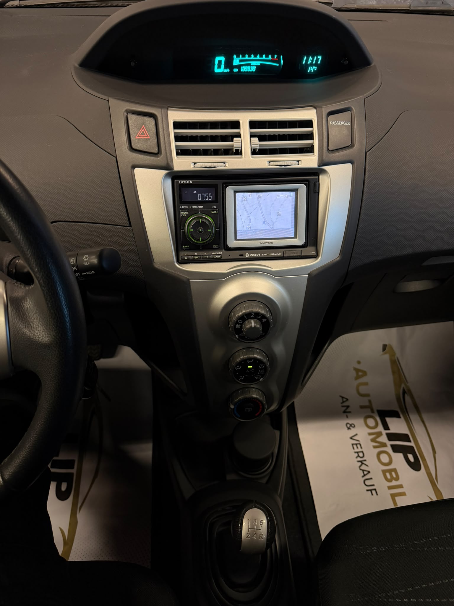 TOYOTA Yaris 1.3 Linea Sol-image-10