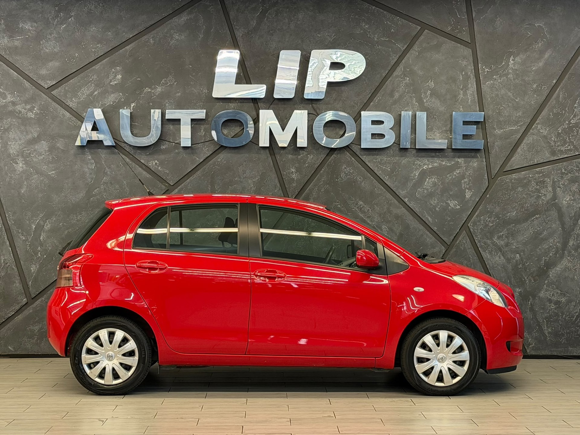 TOYOTA Yaris 1.3 Linea Sol-image-4