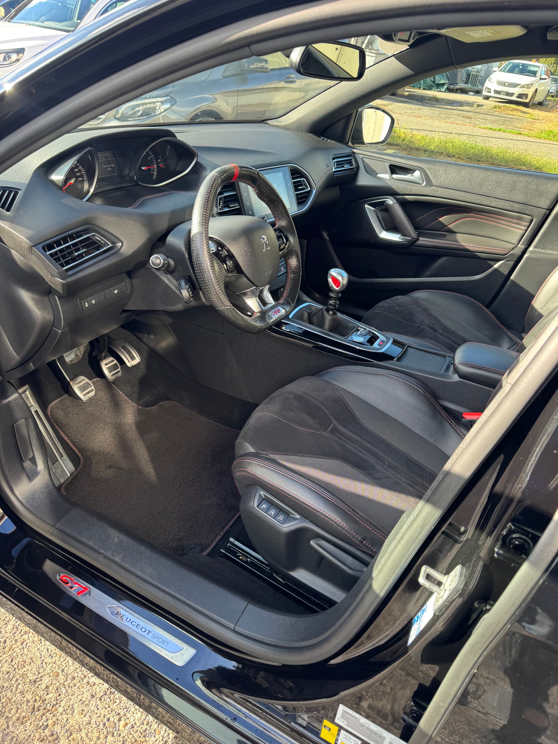 PEUGEOT 308 1.6 GTi-image-5