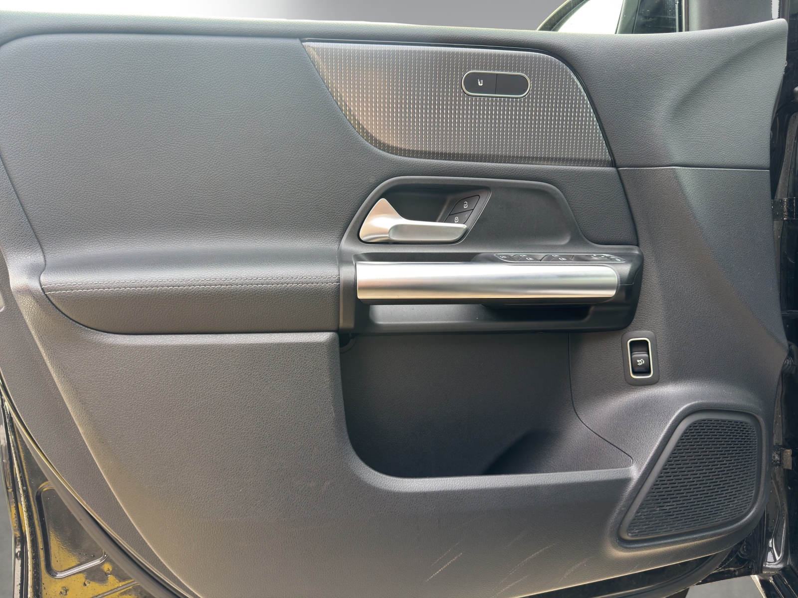 MERCEDES-BENZ B 200 Progressive 7G-DCT-image-5