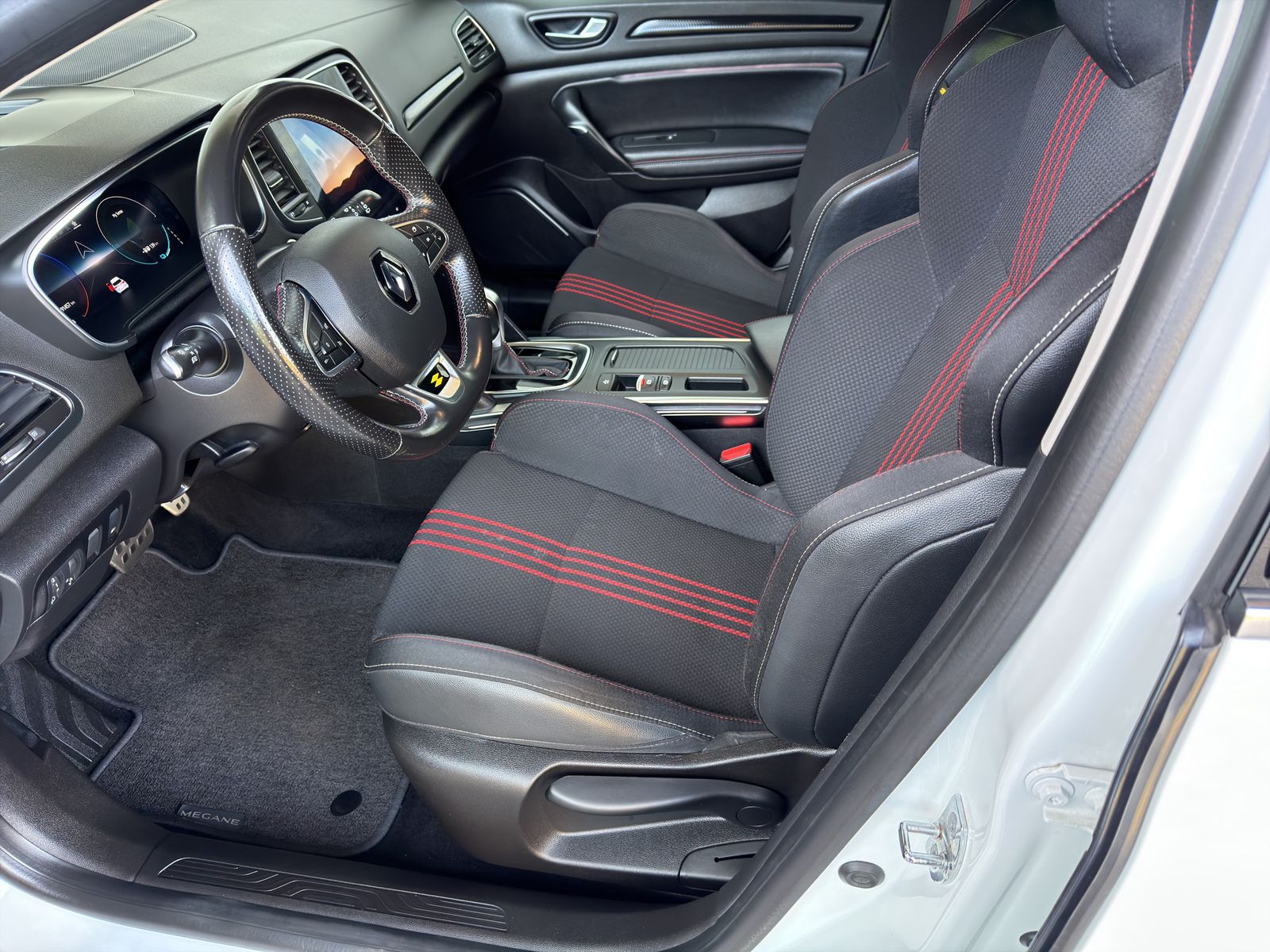 RENAULT Mégane Grandtour 1.6 E-Tech R.S. Line-image-11