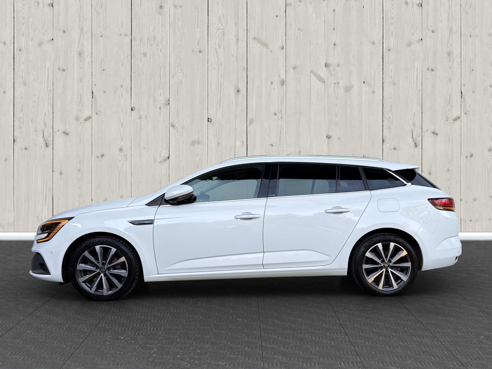 RENAULT Mégane Grandtour 1.6 E-Tech R.S. Line-image-3