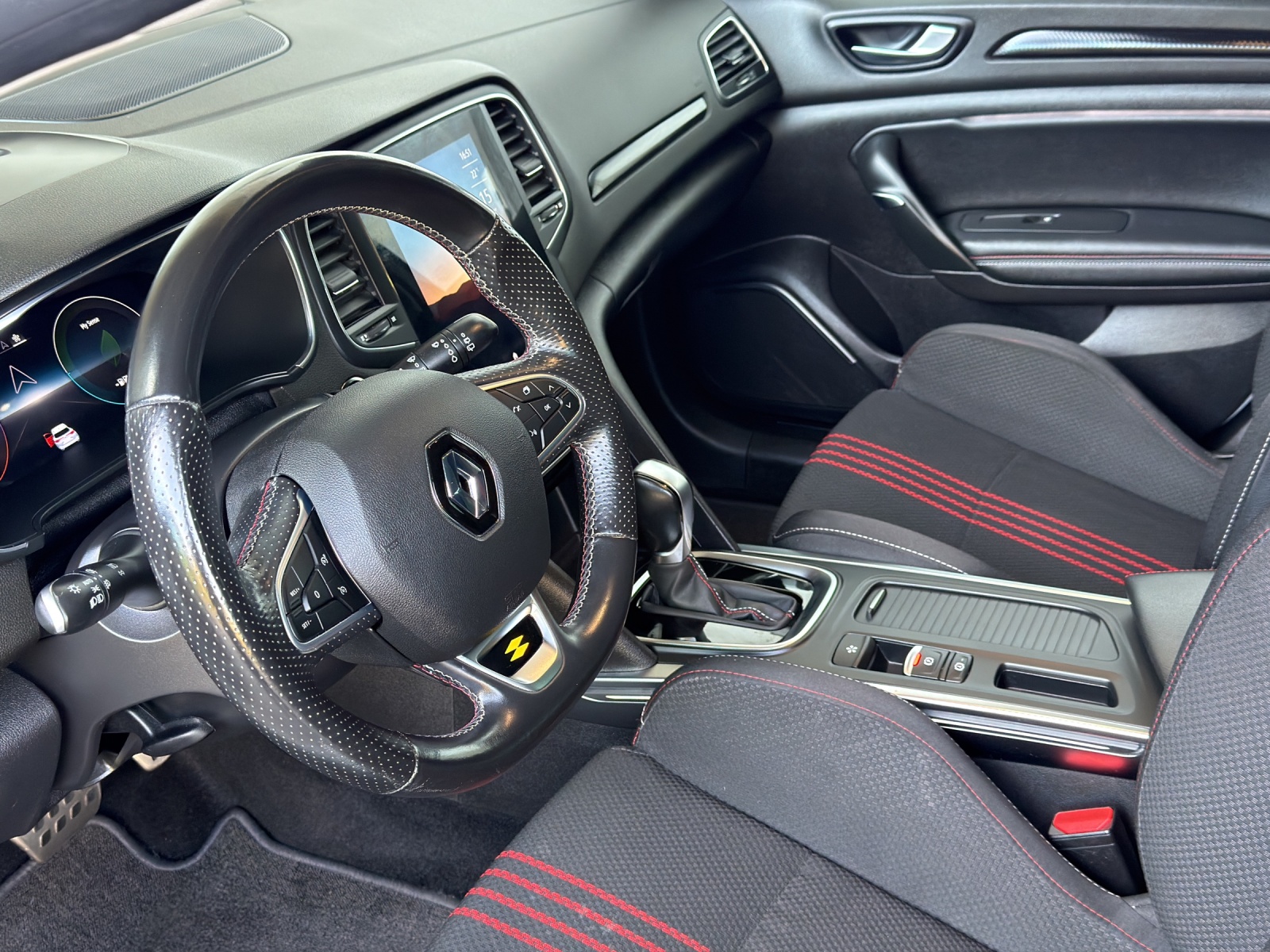 RENAULT Mégane Grandtour 1.6 E-Tech R.S. Line-image-10