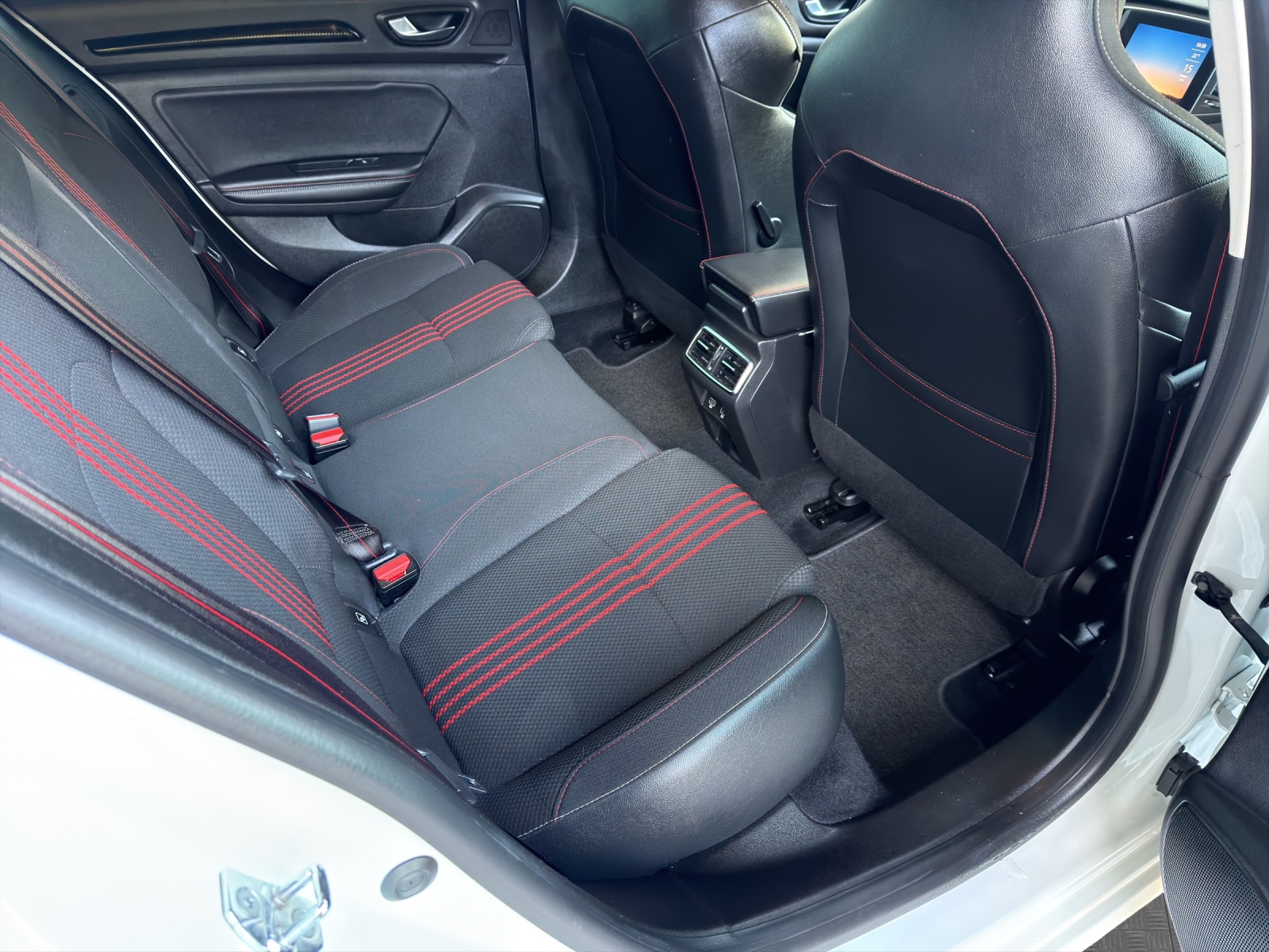 RENAULT Mégane Grandtour 1.6 E-Tech R.S. Line-image-13