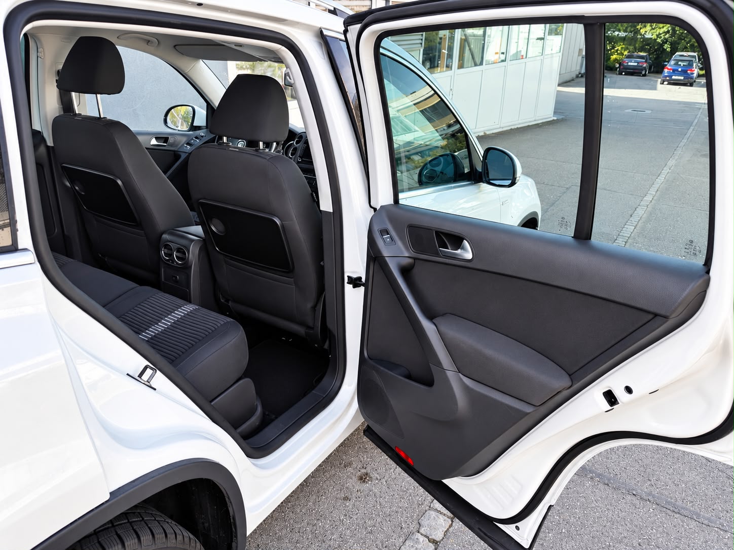 VW Tiguan 2.0 TDI Sport&Style DSG-image-23