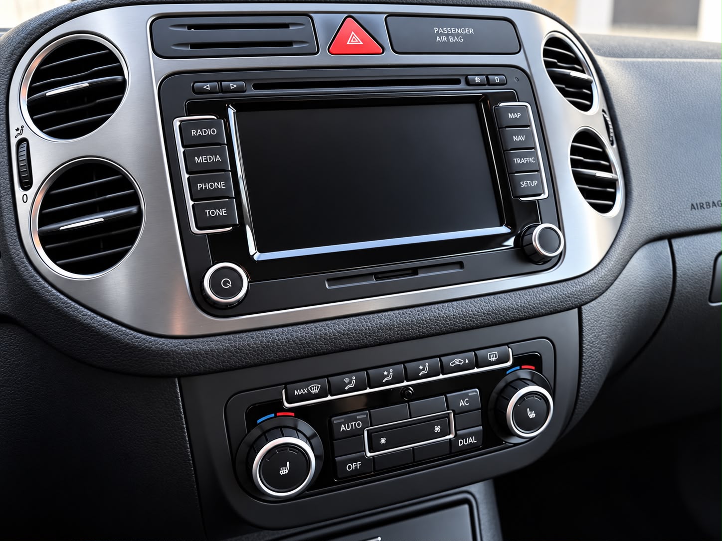 VW Tiguan 2.0 TDI Sport&Style DSG-image-12