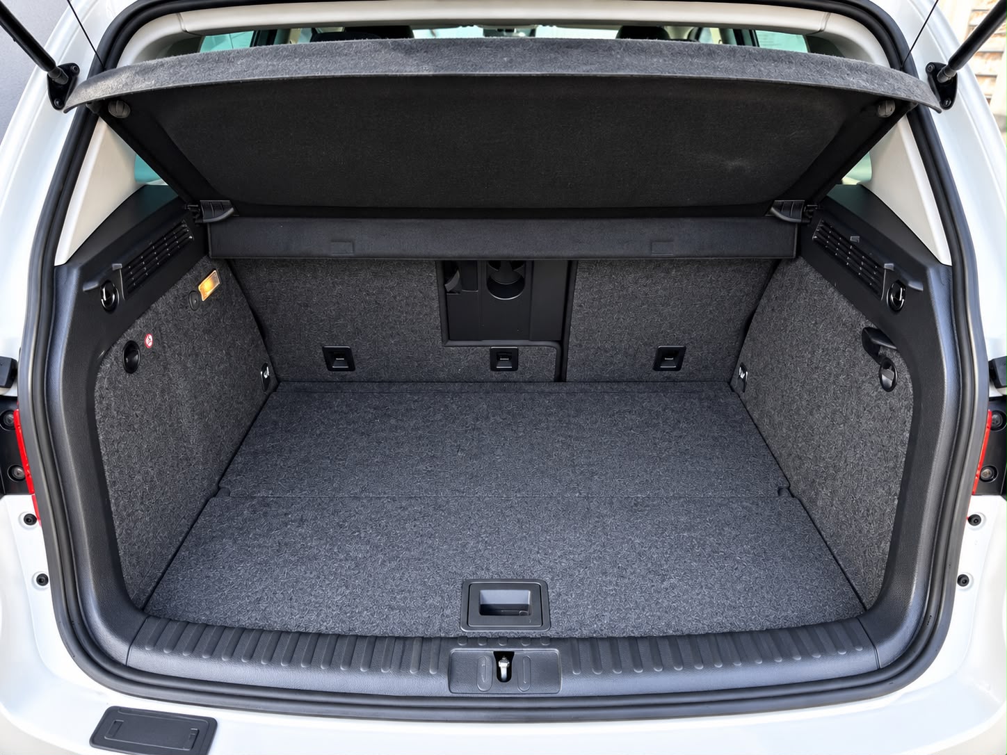 VW Tiguan 2.0 TDI Sport&Style DSG-image-8