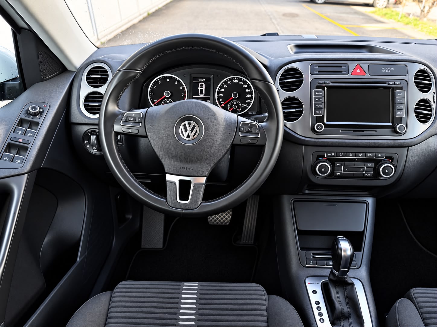 VW Tiguan 2.0 TDI Sport&Style DSG-image-10
