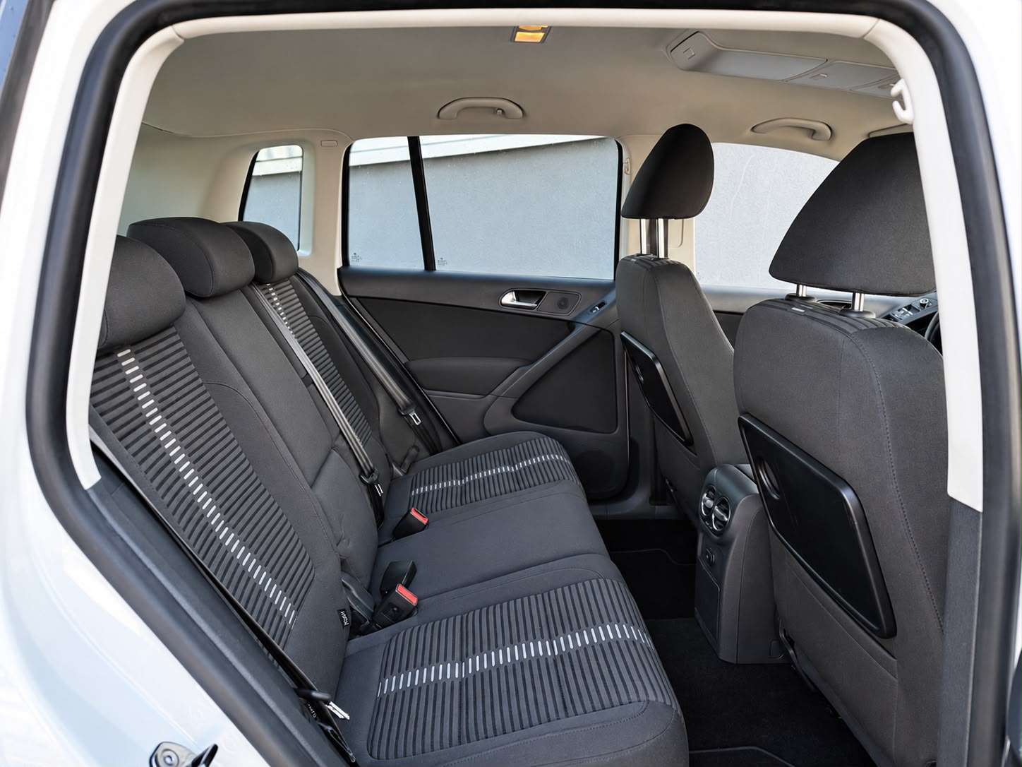 VW Tiguan 2.0 TDI Sport&Style DSG-image-24