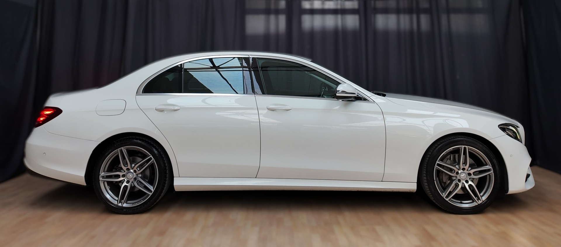 MERCEDES-BENZ E 200 AMG Line 9G-Tronic-image-3