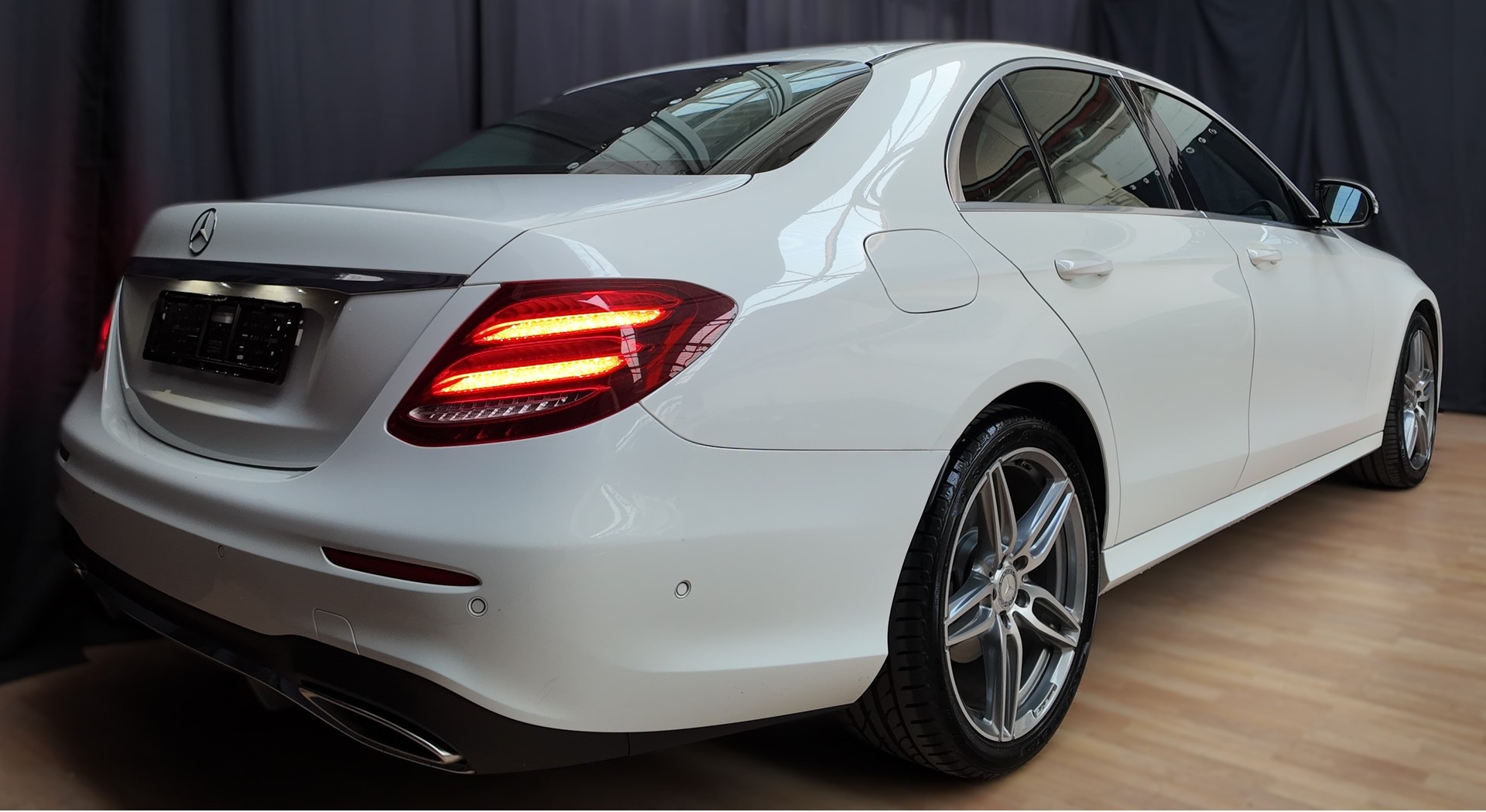 MERCEDES-BENZ E 200 AMG Line 9G-Tronic-image-6