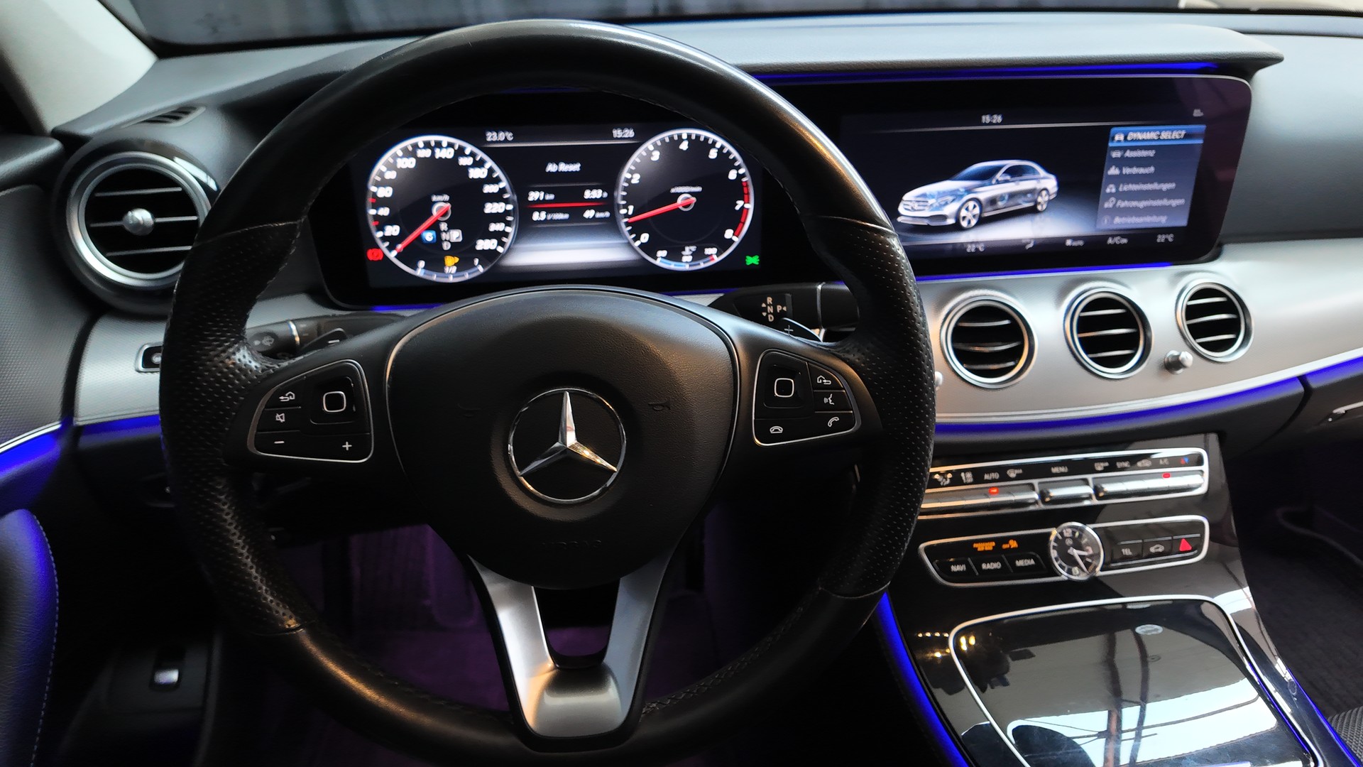 MERCEDES-BENZ E 200 AMG Line 9G-Tronic-image-10