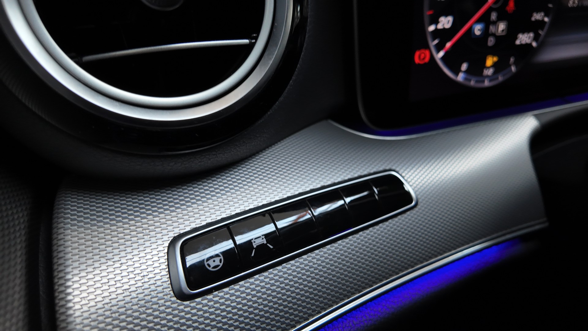 MERCEDES-BENZ E 200 AMG Line 9G-Tronic-image-12
