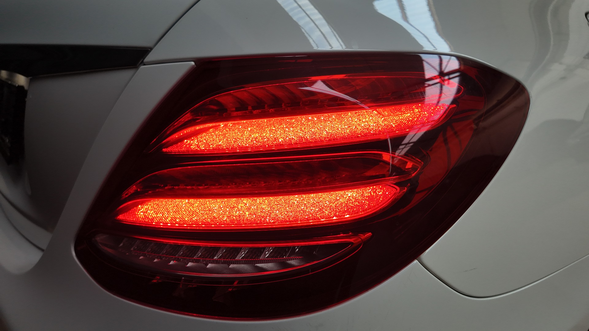 MERCEDES-BENZ E 200 AMG Line 9G-Tronic-image-7