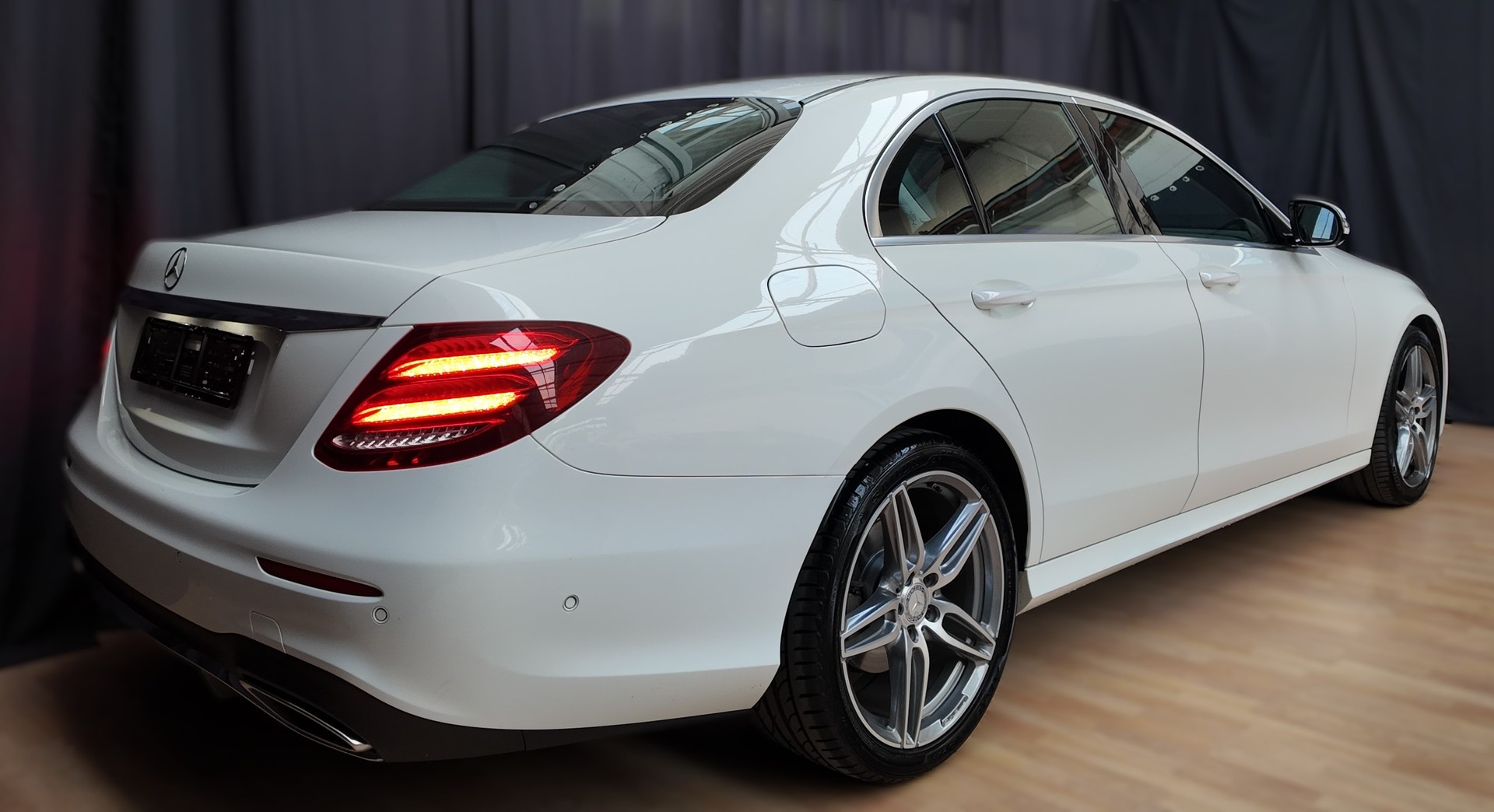MERCEDES-BENZ E 200 AMG Line 9G-Tronic-image-5