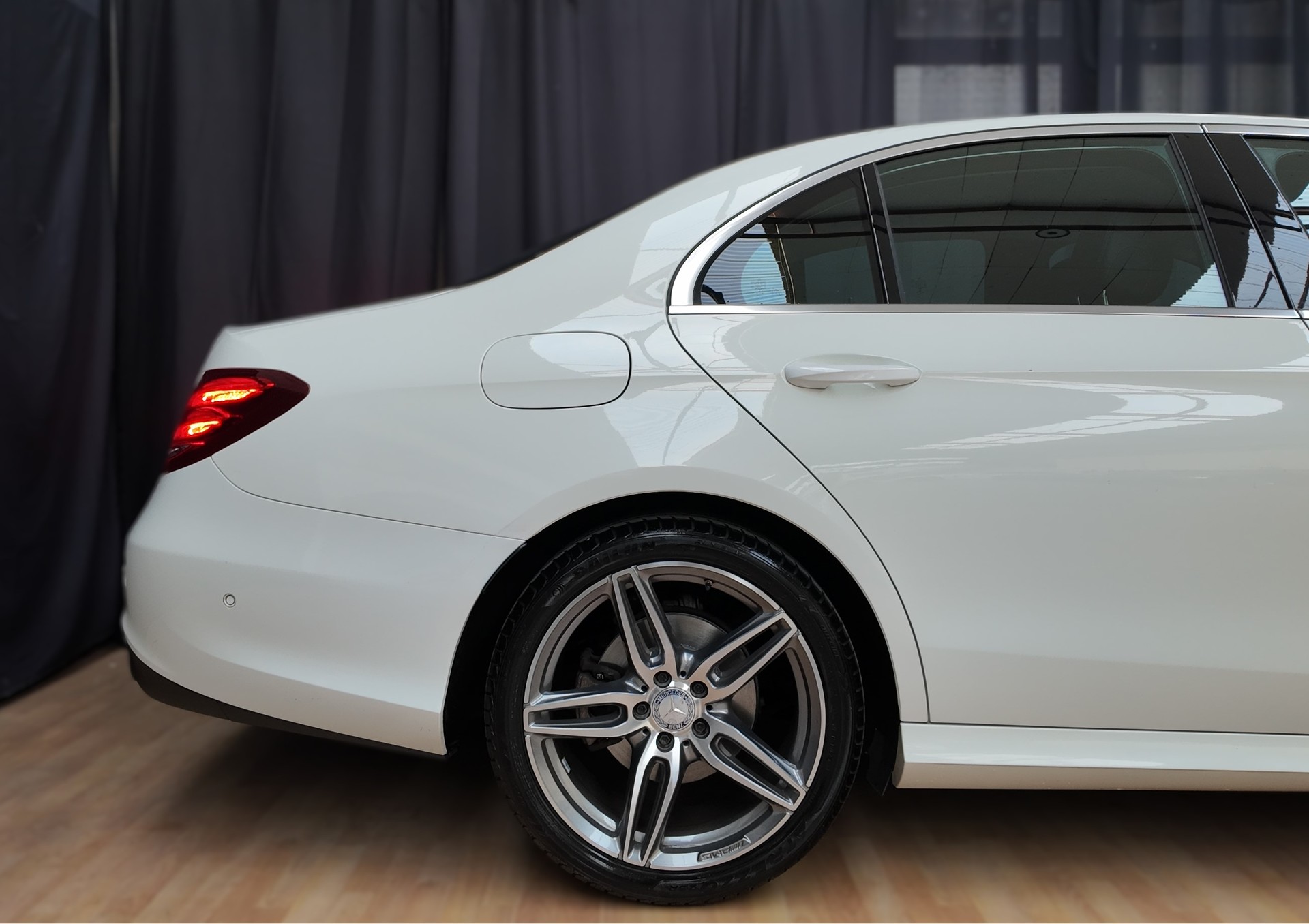 MERCEDES-BENZ E 200 AMG Line 9G-Tronic-image-4