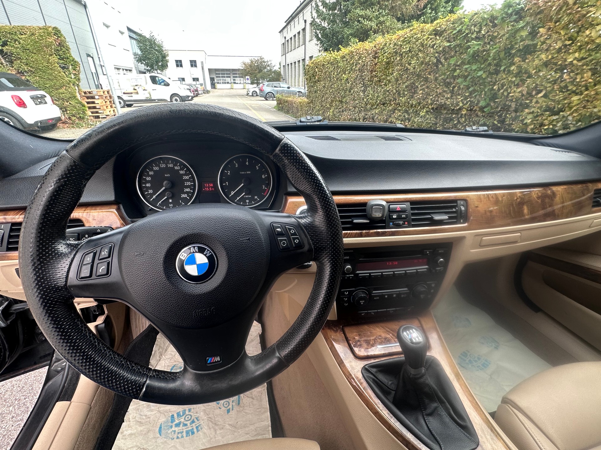 BMW 330xi Touring-image-7