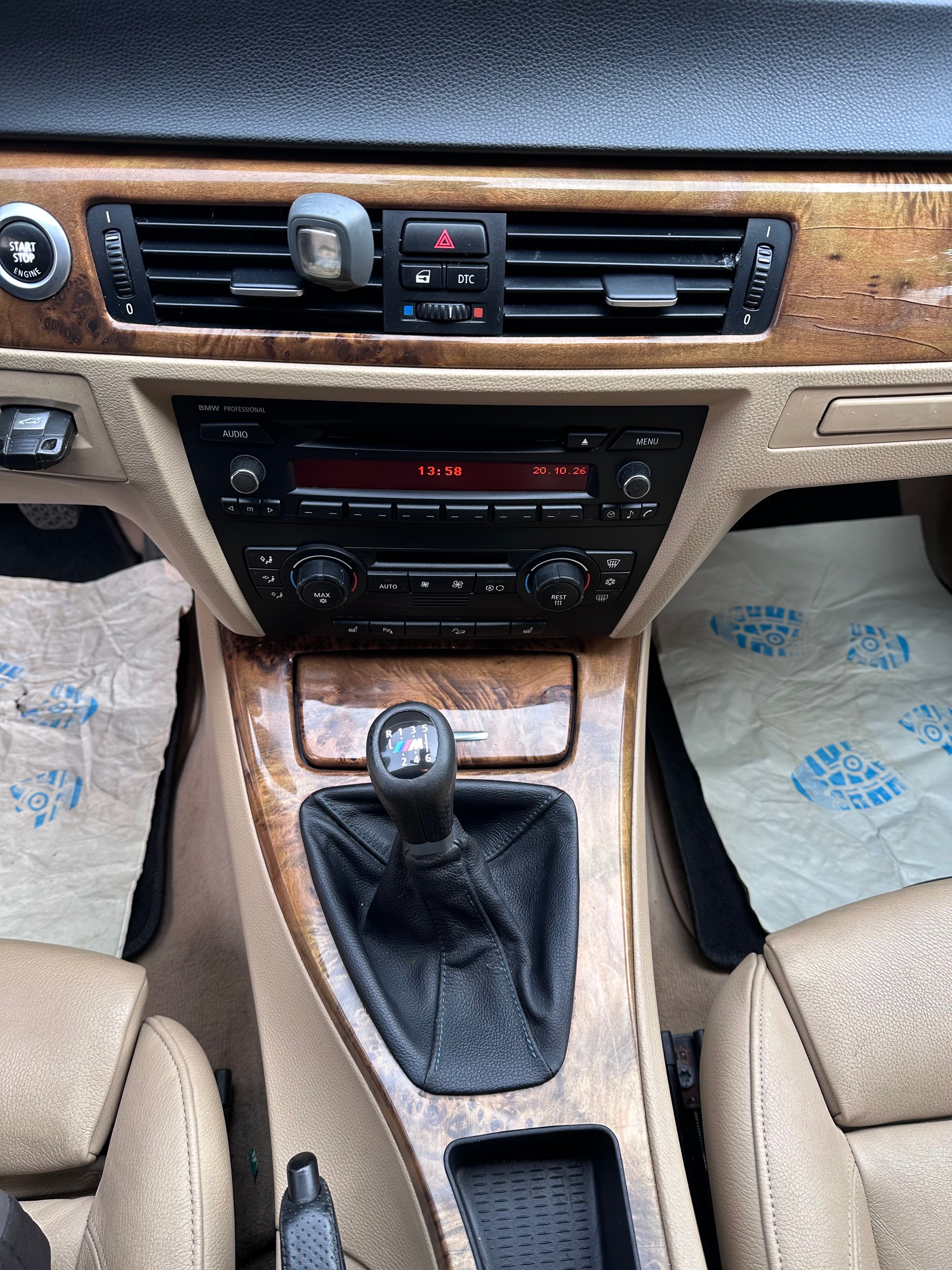 BMW 330xi Touring-image-9
