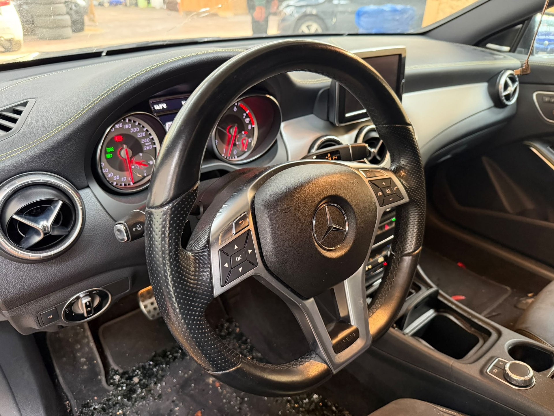 MERCEDES-BENZ CLA 250 AMG Line 7G-DCT-image-12