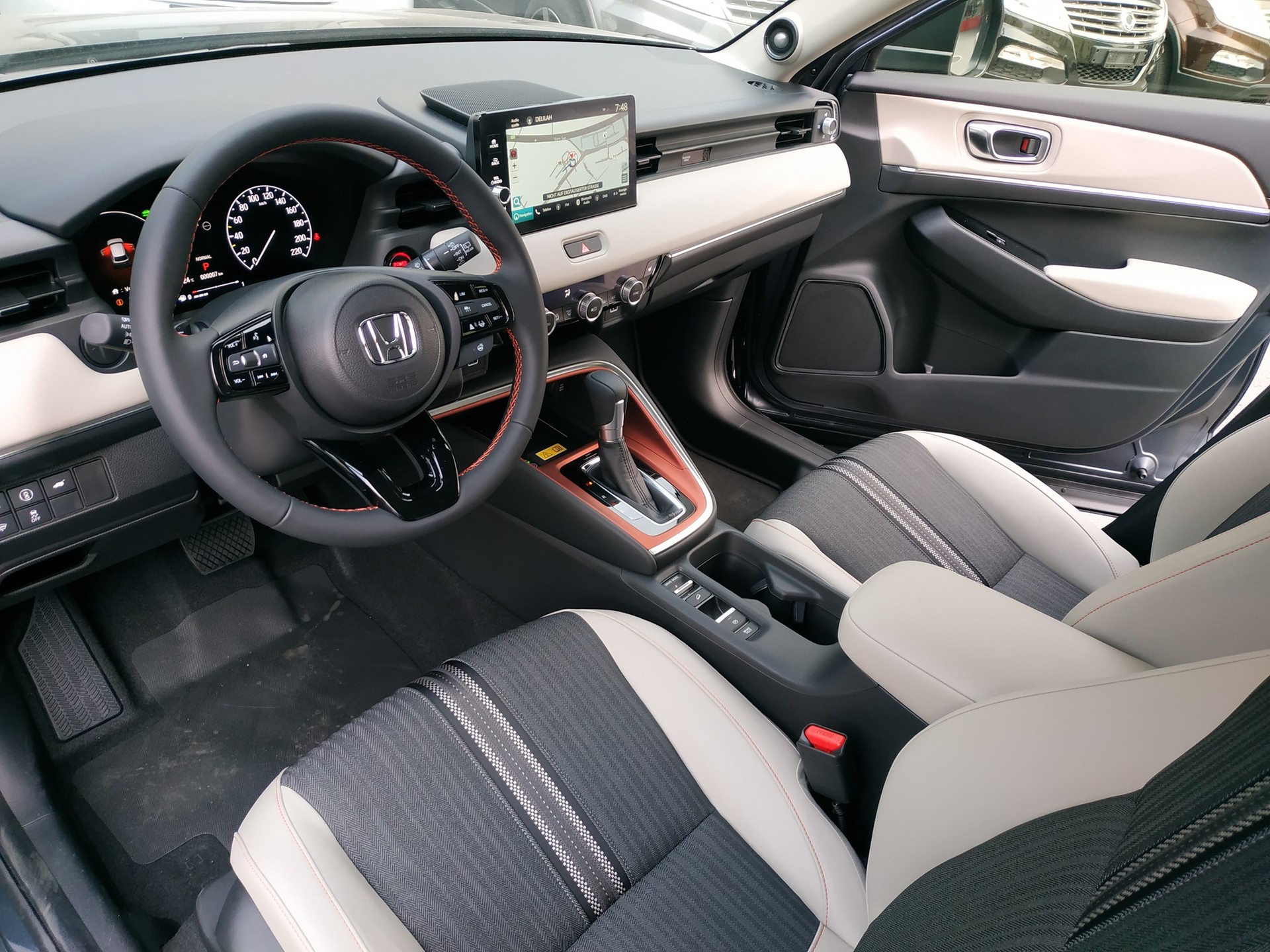 HONDA HR-V 1.5i-MMD Advance Style CVT Automat-image-9