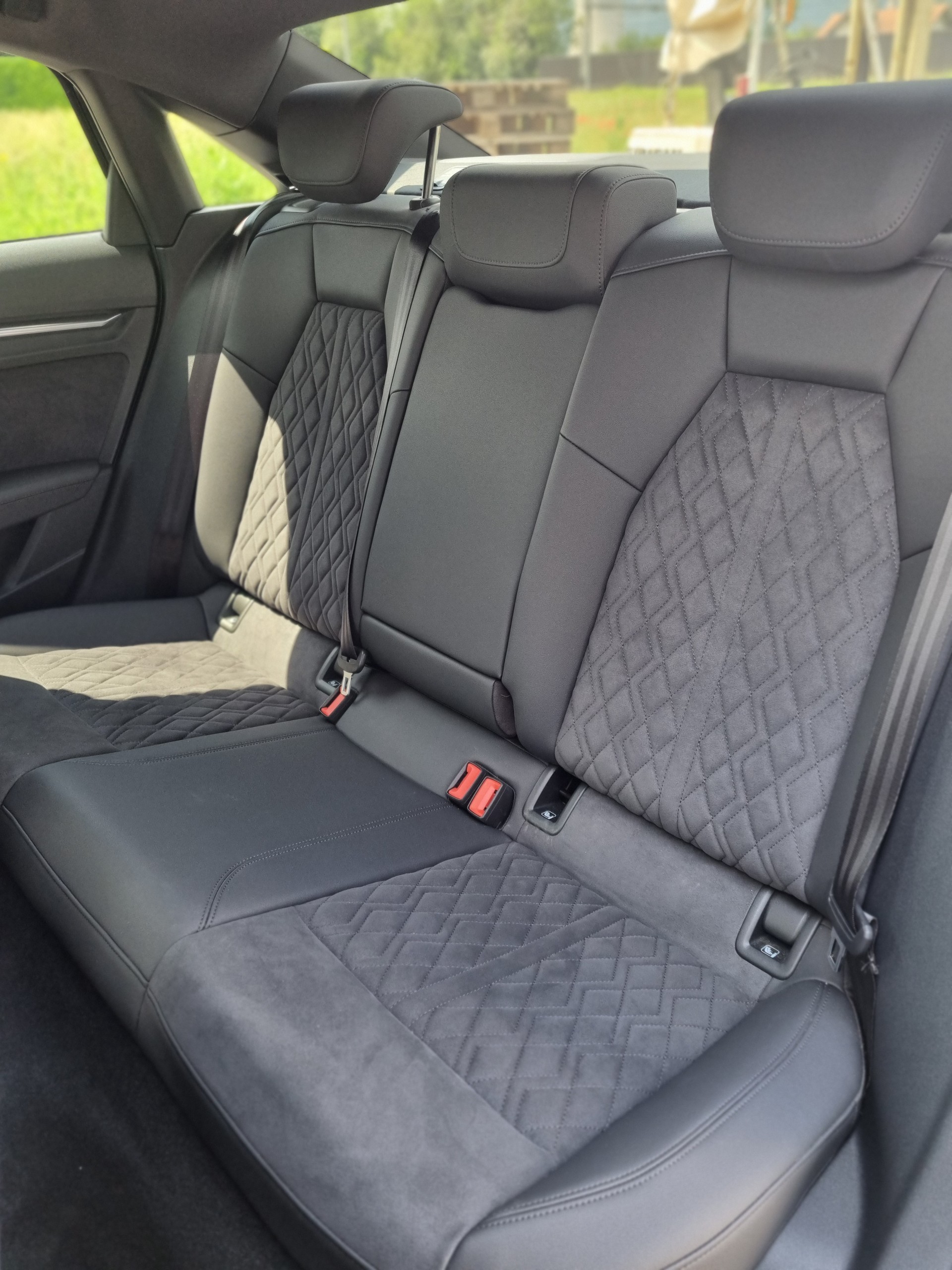 AUDI RS3 Limousine 2.5 TSI quattro S-tronic-image-8