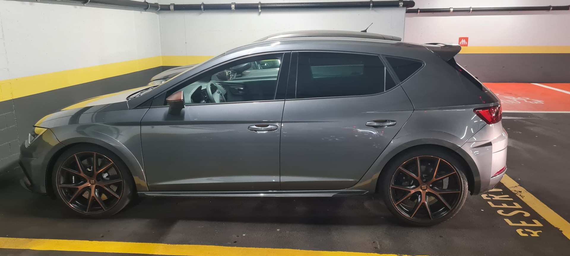 SEAT Leon 2.0 TSI Cupra R DSG-image-10