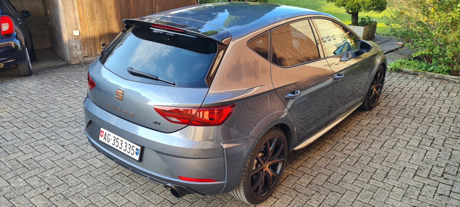 SEAT Leon 2.0 TSI Cupra R DSG-image-1