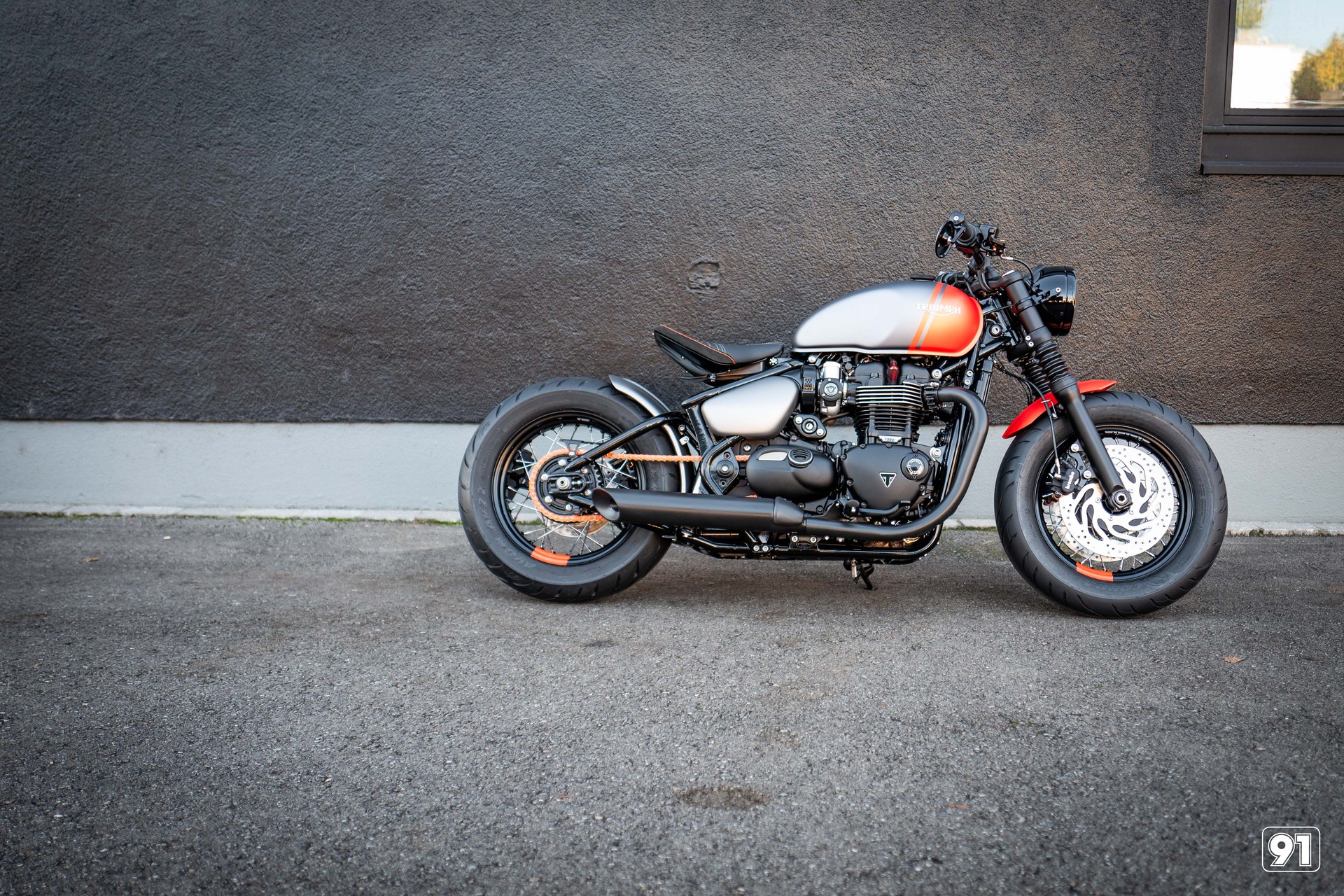 TRIUMPH Bonneville 1200  Bobber-showroom-element-2