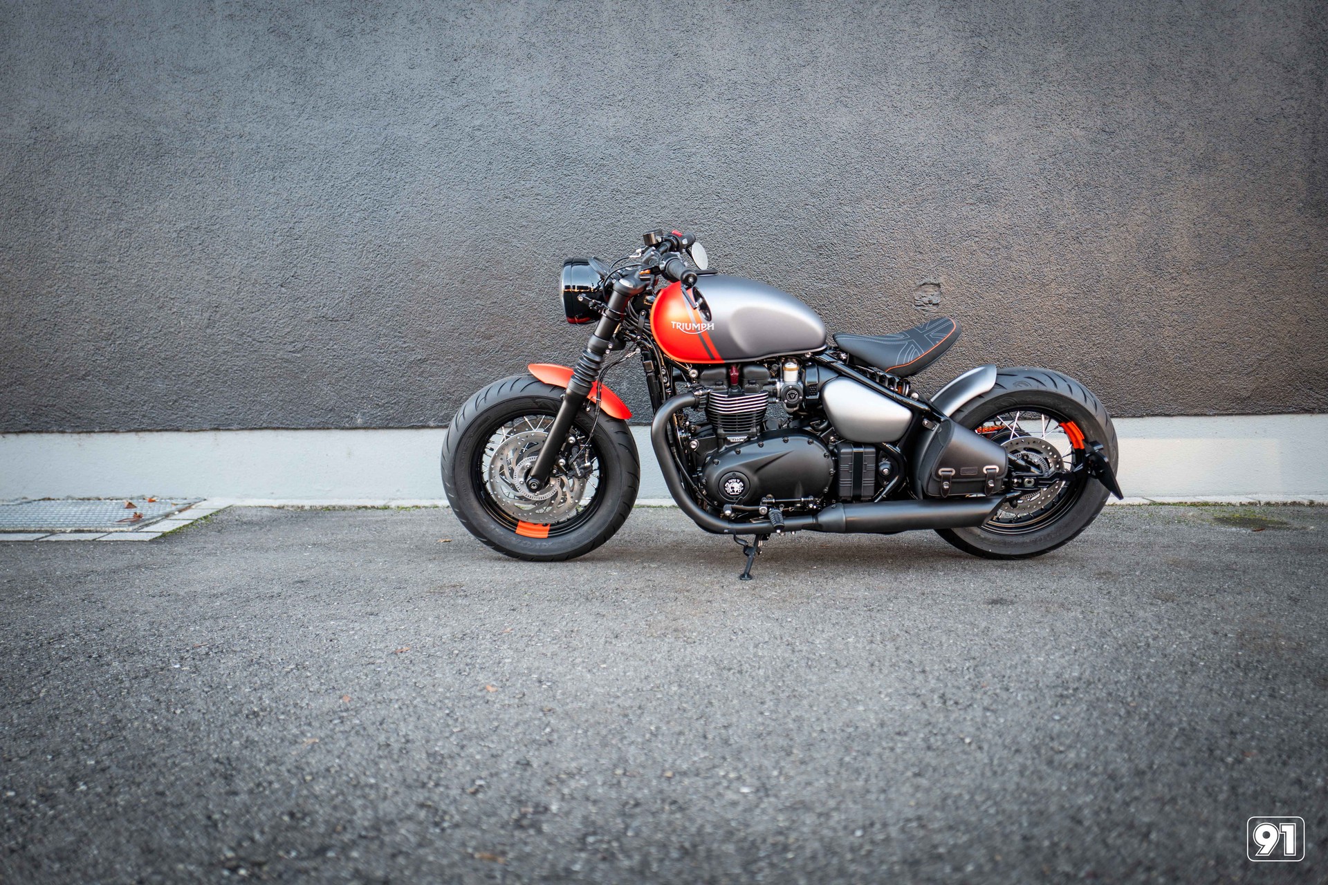 TRIUMPH Bonneville 1200  Bobber-showroom-element-3