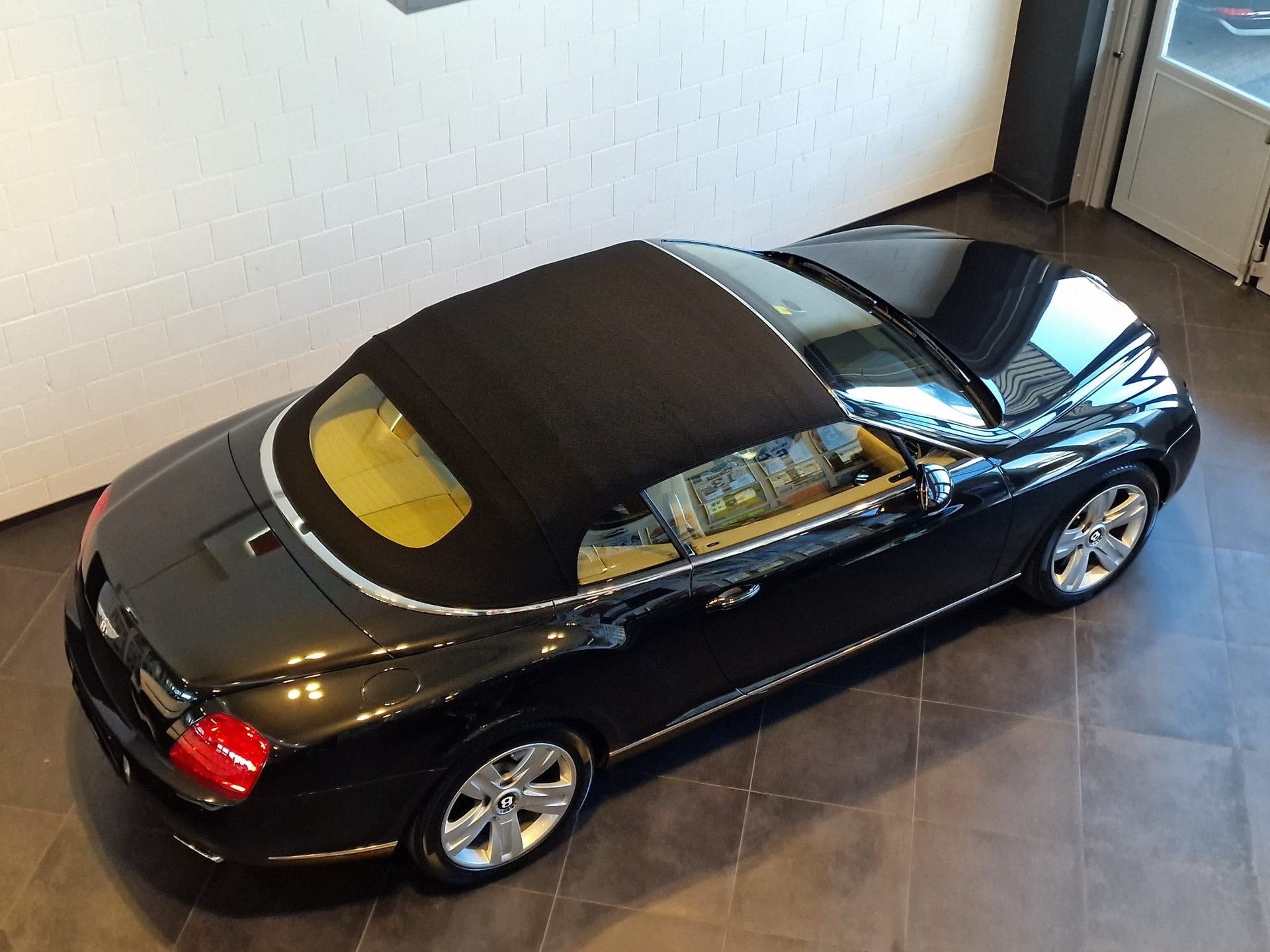 BENTLEY Continental GTC 6.0-image-18