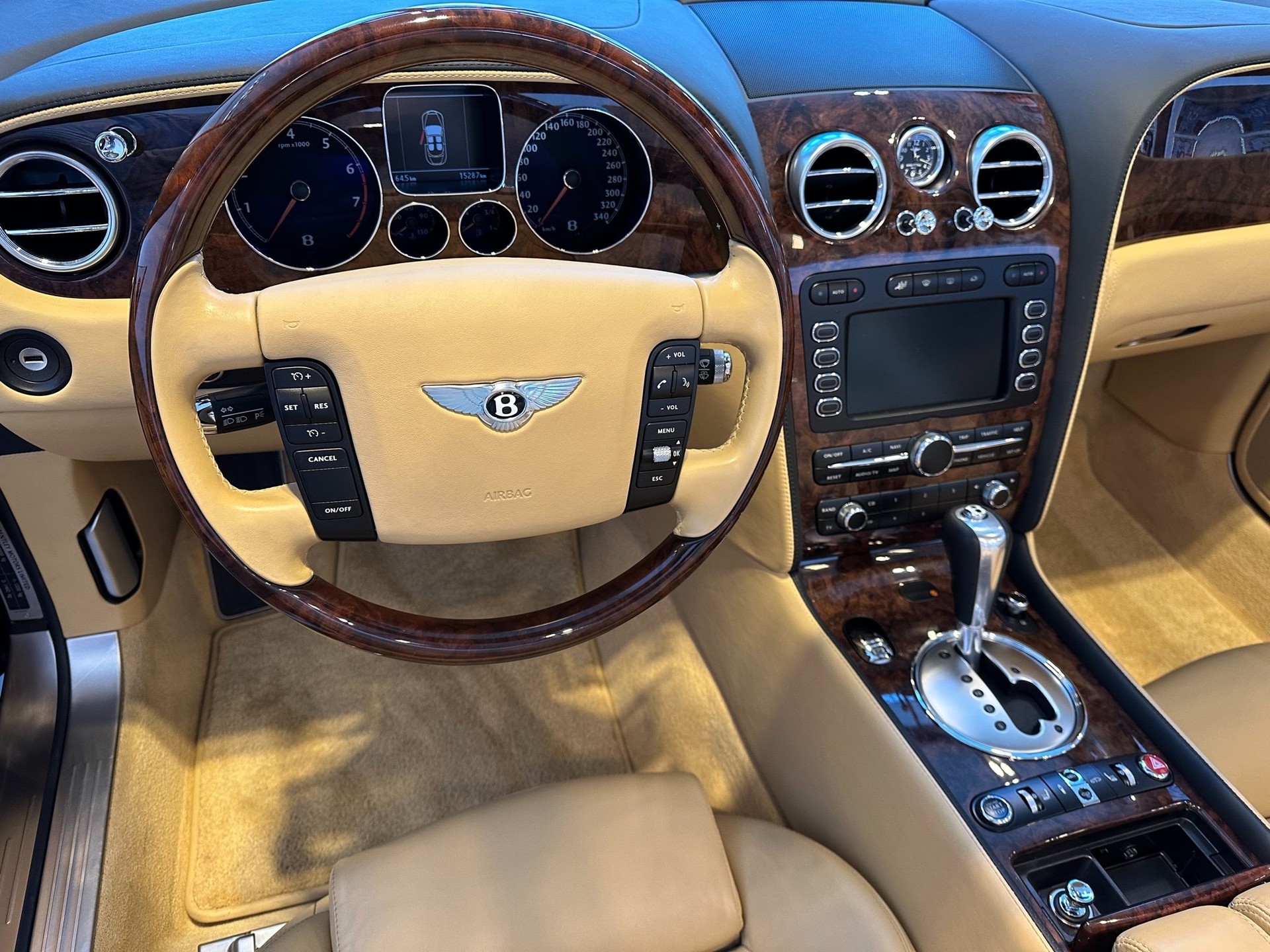 BENTLEY Continental GTC 6.0-image-6