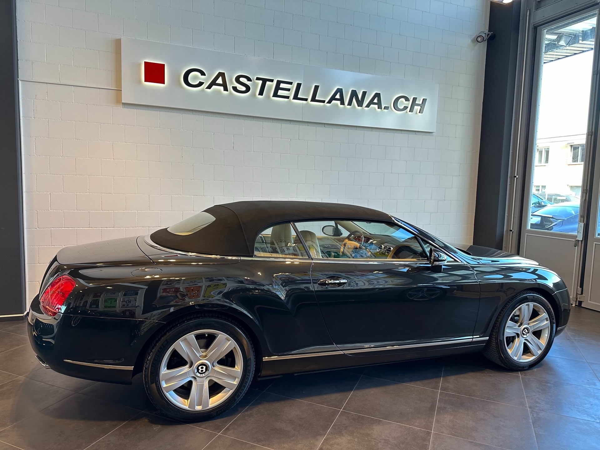 BENTLEY Continental GTC 6.0-image-17